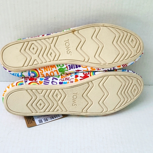 NWT TOMS BELMONT PRIDE CANVAS SHOES - Picture 5 of 10